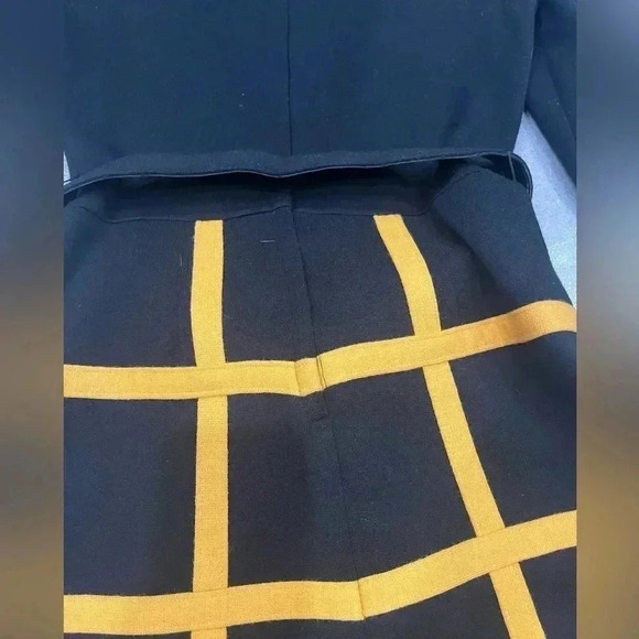 Elegant Black and Yellow Long Sleeve Dress - Picture 9 of 9